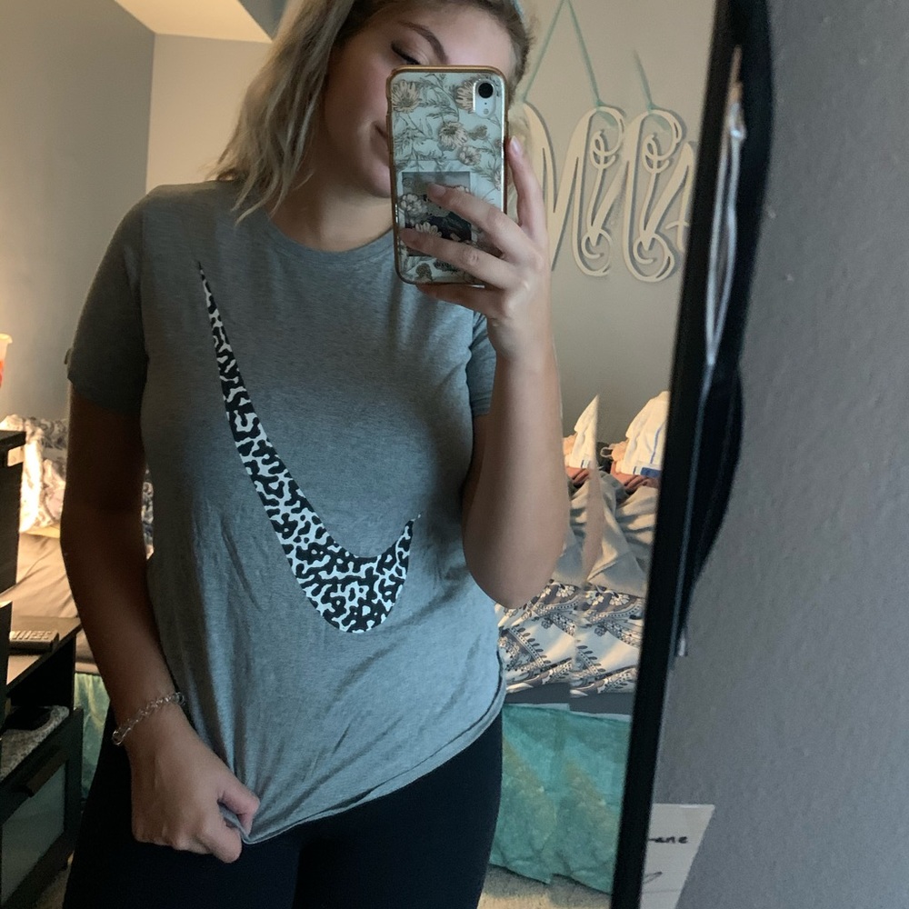 Women’s Nike T-shirt